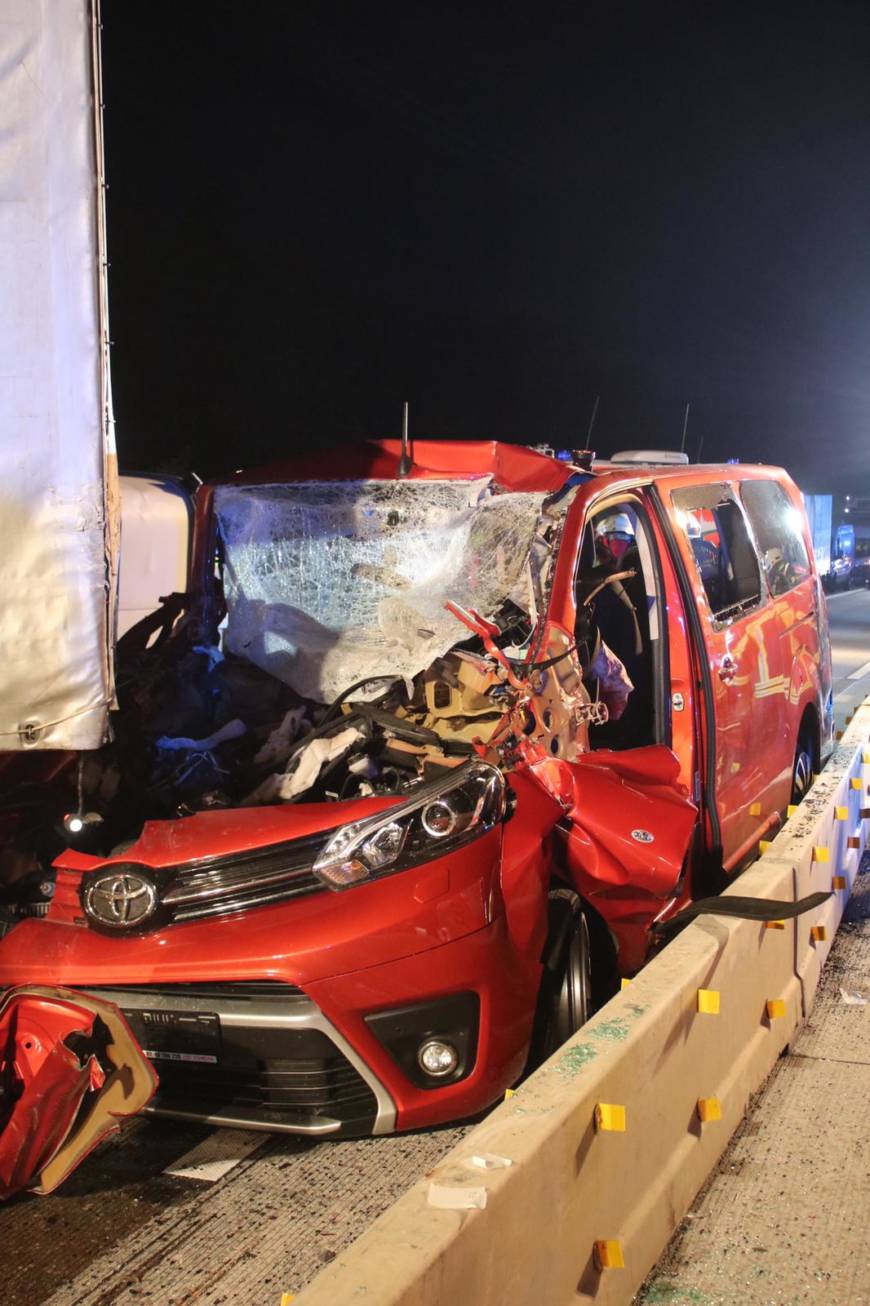 Schwerer Verkehrsunfall auf der BAB 5 bei Kronau