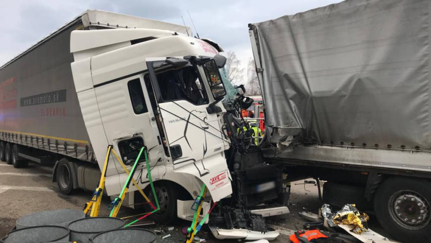 Weiterer schwerer LKW-Unfall am Stauende auf der A5