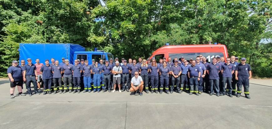 RÜZ – Die Feuerwehren am Rhein haben über 40 neue Bootsführer