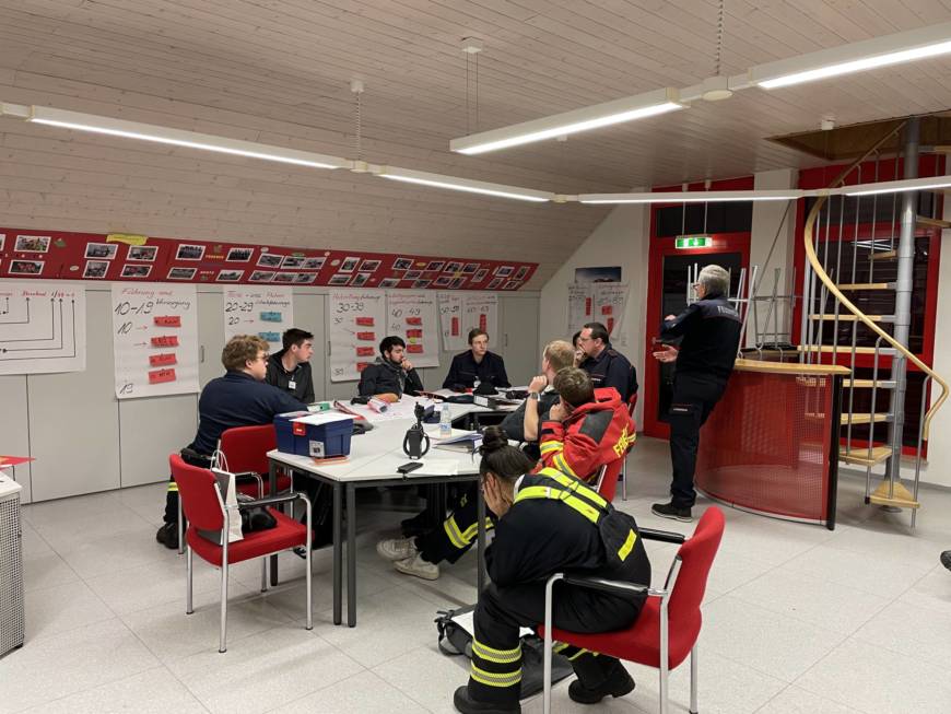 22 neue Feuerwehrangehörige als Sprechfunker ausgebildet – Gerald Seitz als langjähriger Ausbilder für Sprechfunker verabschiedet!