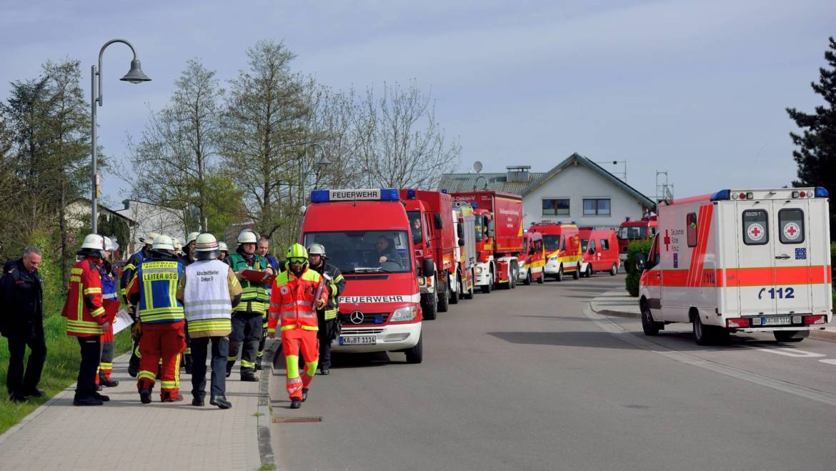 DekonV 50 Einheit Karlsruhe-Land beübt die Dekontamination von vielen Verletzten