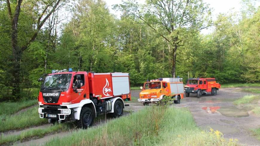 Praxisnahe Ausbildung mit Unimog-Einsatzfahrzeuge für Feuerwehrmaschinisten auf dem Testgelände
