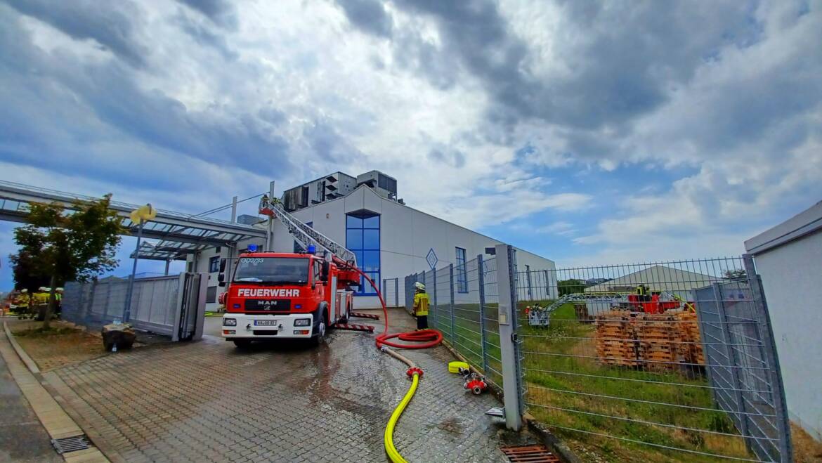 Lagerhallenbrand eines Werkzeugbauunternehmens in Sulzfeld