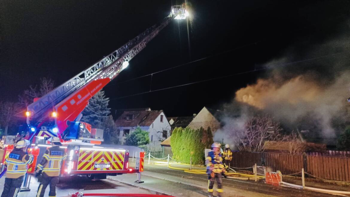 Brand von zwei Wohnhäusern in Rheinstetten – Zwei Personen leicht verletzt