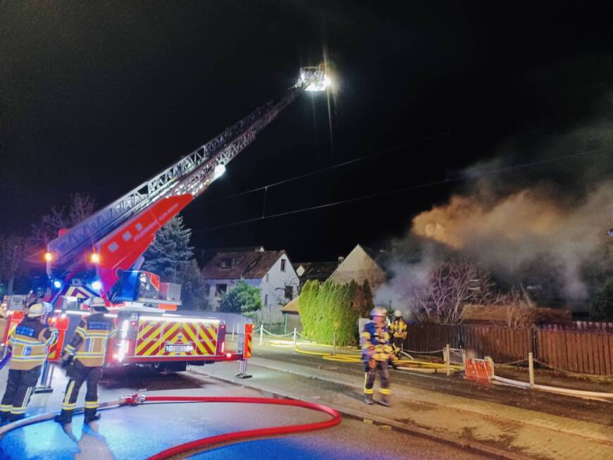 Brand von zwei Wohnhäusern in Rheinstetten – Zwei Personen leicht verletzt