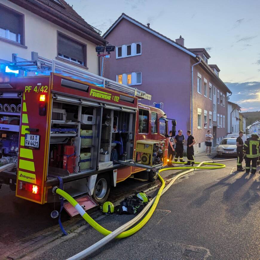 Brennendes Bett in Pfinztal-Wöschbach löst Großeinsatz aus