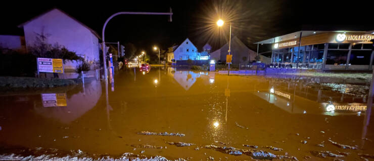 Gewitterzelle verursacht schwere Überschwemmungen in der Region Bruchsal: Hunderte Rettungskräfte im Einsatz