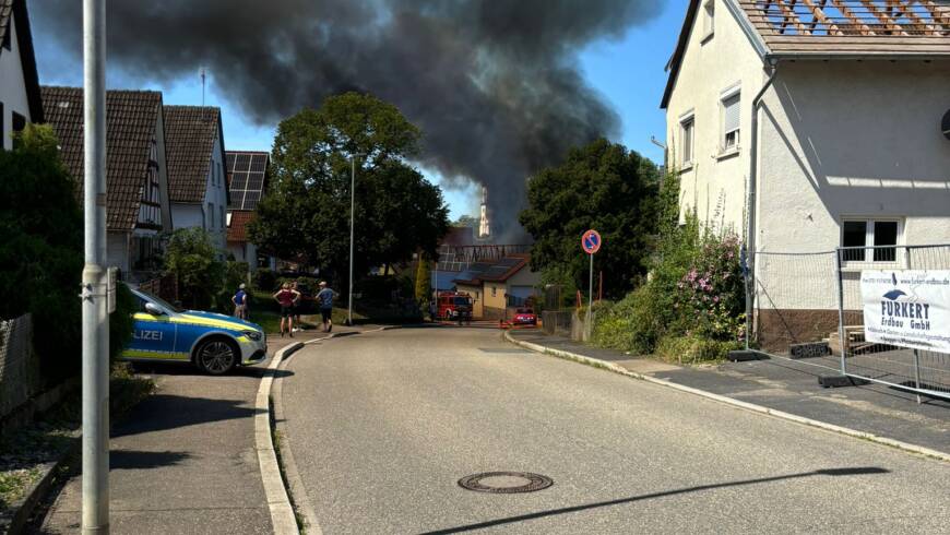 Brand mehrerer Scheunen in Walzbachtal