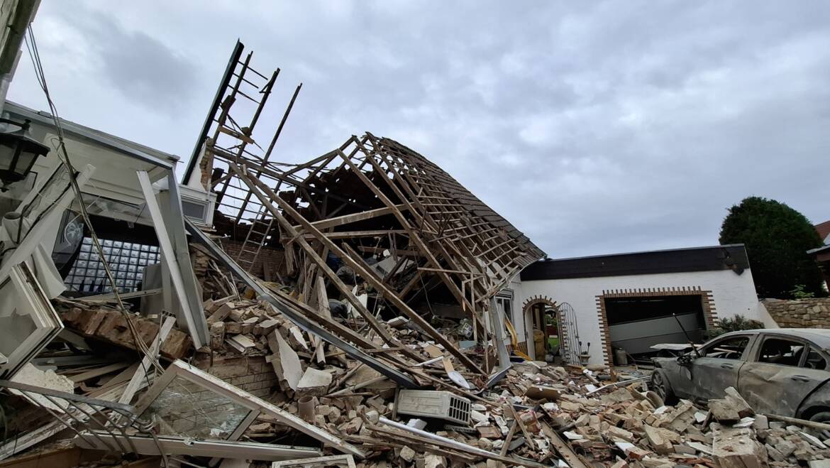 Eingestürztes Gebäude in Ubstadt-Weiher – Zwei Personen verletzt – Die Freiwilligen Feuerwehren im Großeinsatz