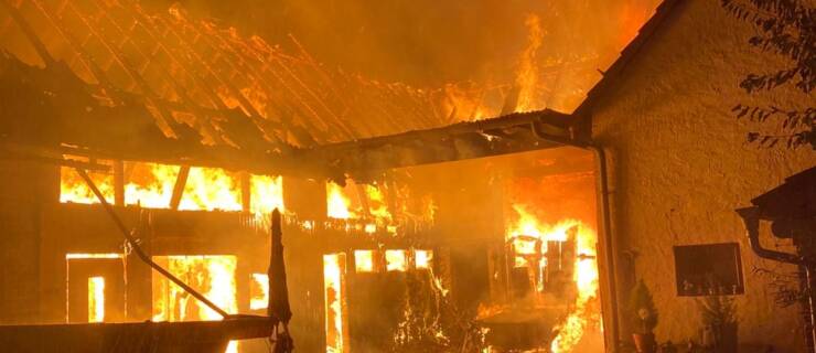 Großbrand in Eggenstein-Leopoldshafen – Anbau und Wohnhaus stark beschädigt