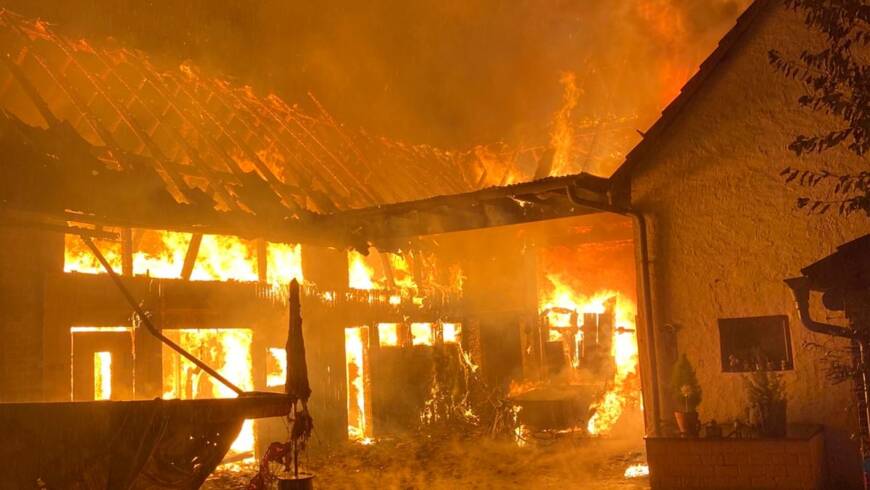 Großbrand in Eggenstein-Leopoldshafen – Anbau und Wohnhaus stark beschädigt