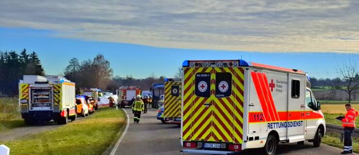 Tödlicher Verkehrsunfall in Ubstadt-Weiher fordert Feuerwehr