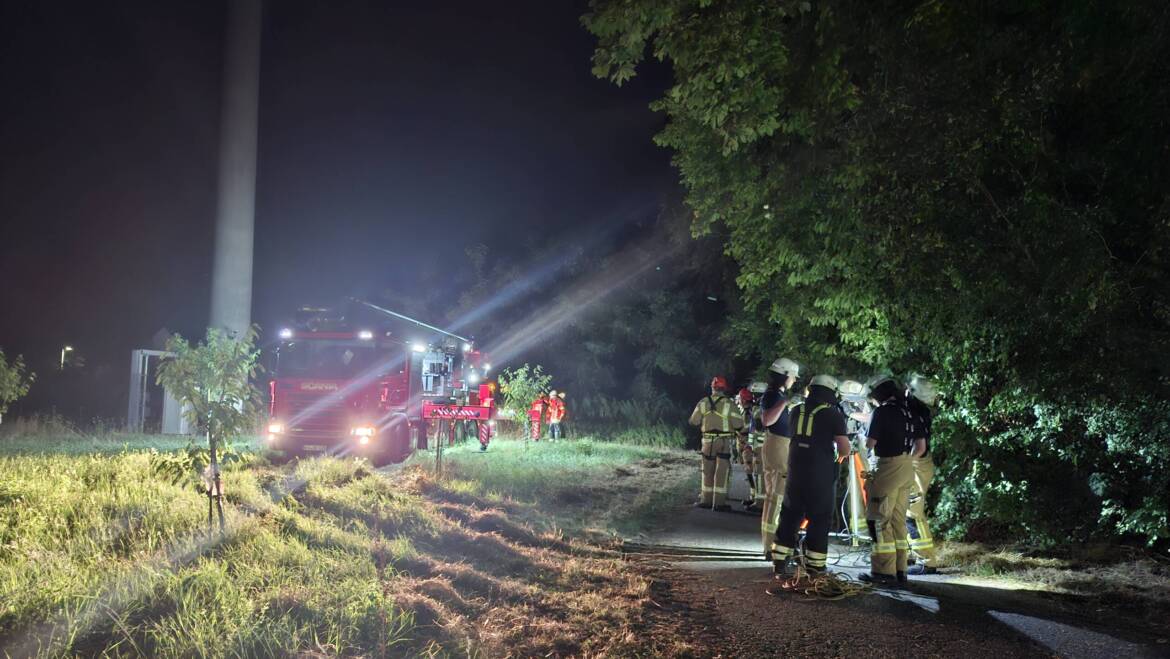 Mehrere Personen von Funkmast in Stutensee-Blankenloch durch die Feuerwehr gerettet