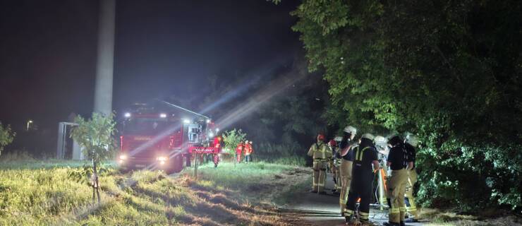 Mehrere Personen von Funkmast in Stutensee-Blankenloch durch die Feuerwehr gerettet