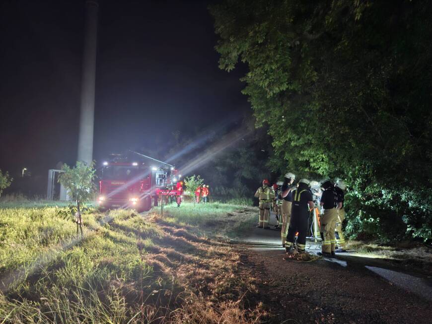 Mehrere Personen von Funkmast in Stutensee-Blankenloch durch die Feuerwehr gerettet