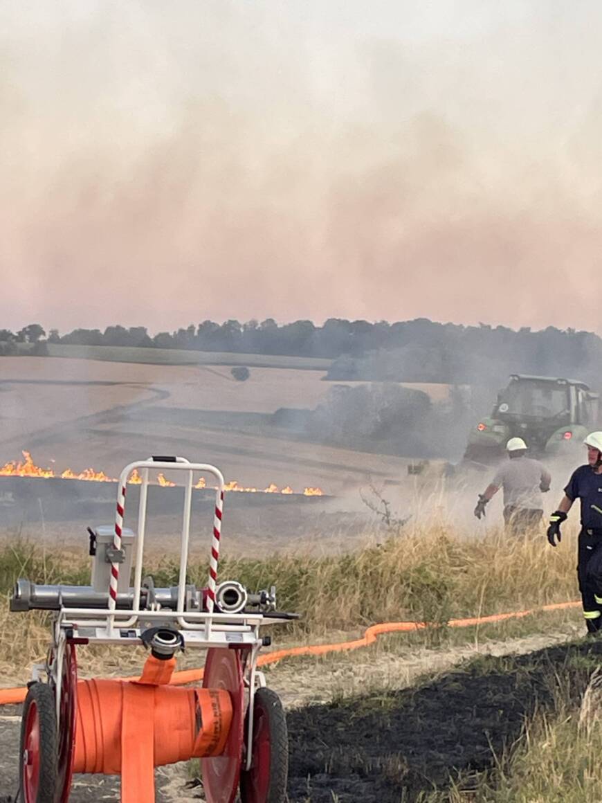 Größerer Flächenbrand im Mauertal zwischen Weingarten und Walzbachtal