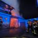 Scheunenbrand in Mingolsheim – Feuerwehr verhindert Übergreifen der Flammen auf Wohnhaus
