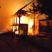 Scheunenbrand beschädigt angrenzendes Wohnhaus